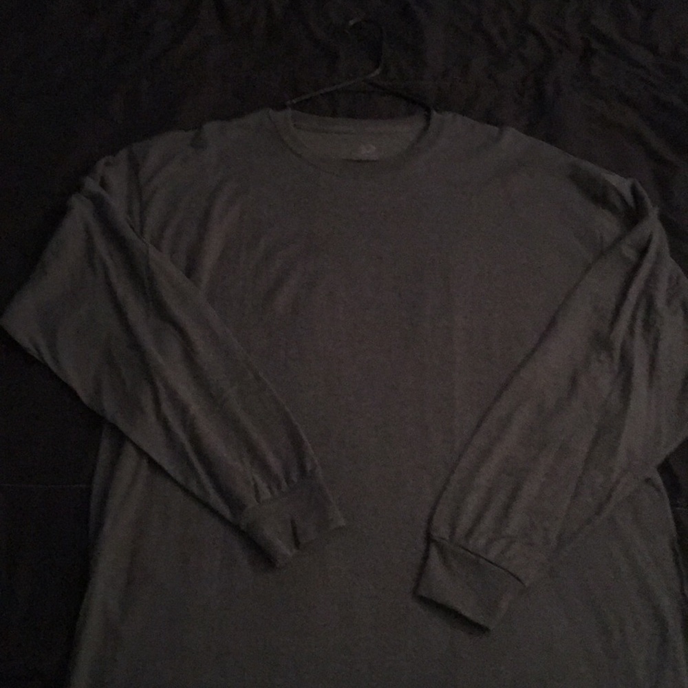Men’s XL fruit of the loom long sleeve shirt.